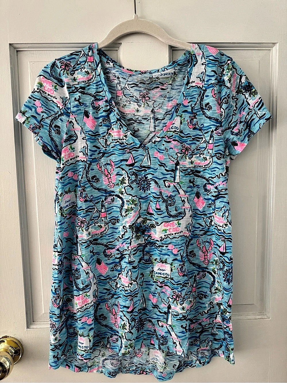 Lilly Pulitzer V-Neck Top Blue & Pink Lilly Loves Cape COD and Islands